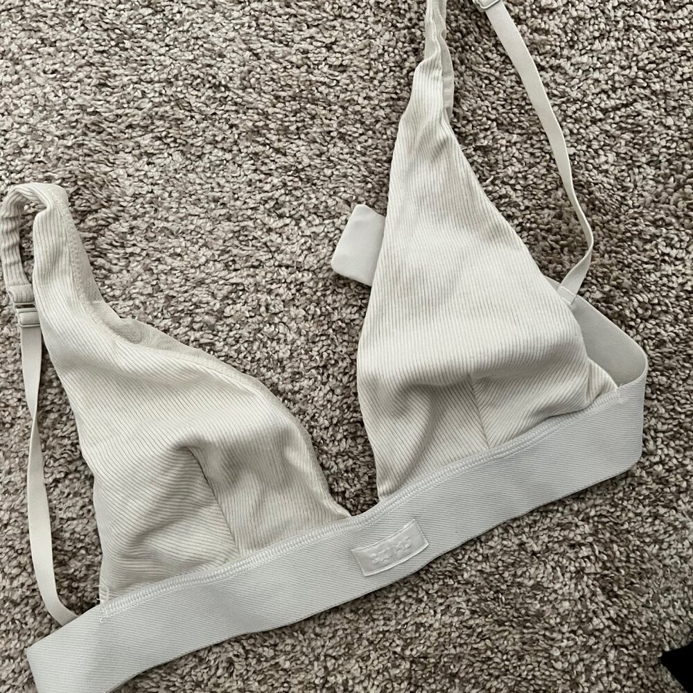 SKIMS PLUNGE BRALETTE